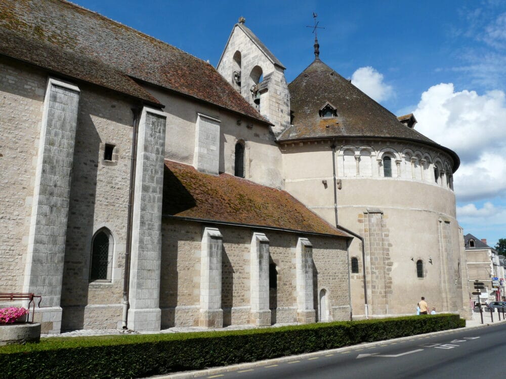 exterieur basilique de Neuvy - Pays de George Sand